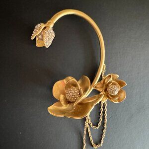 JIMMY CHOO EAR CUFF-TREND ALERT